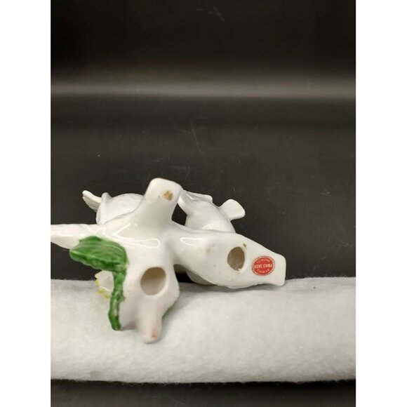 Vintage Genuine Bone China Taiwan Bird Figurine With Flower - Picture 5 of 6